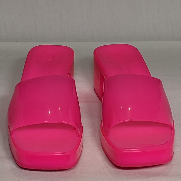 Steve Madden Womens Harlin Hot Pink Jelly Sandal Sz 7 pink - Picture 1 of 3